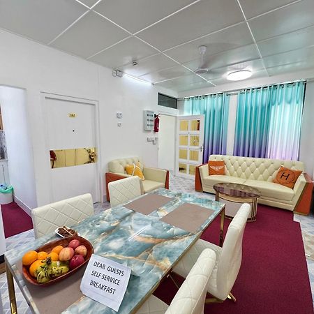 Ontrack Travel Apartment Мале Екстериор снимка
