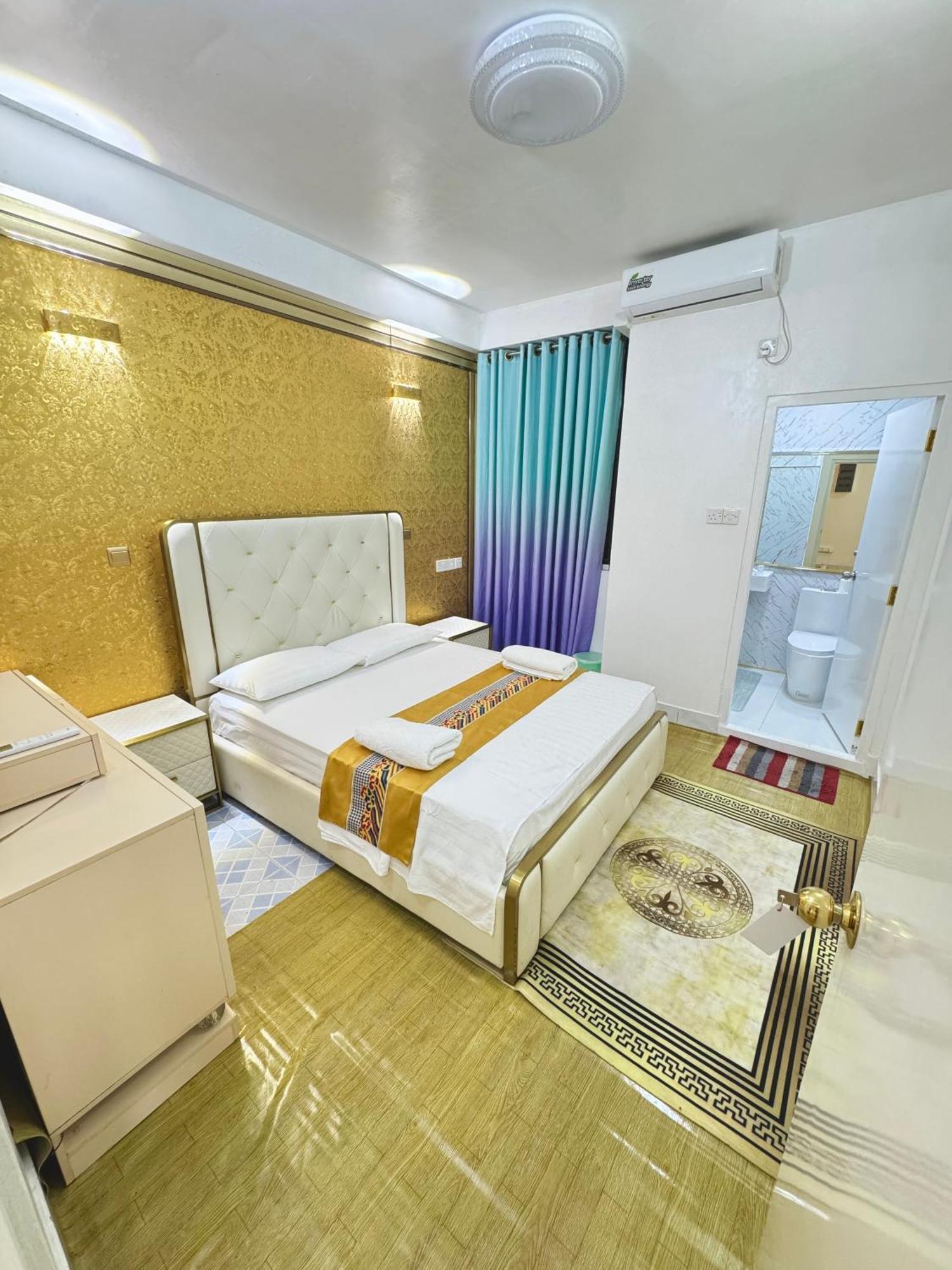 Ontrack Travel Apartment Мале Екстериор снимка
