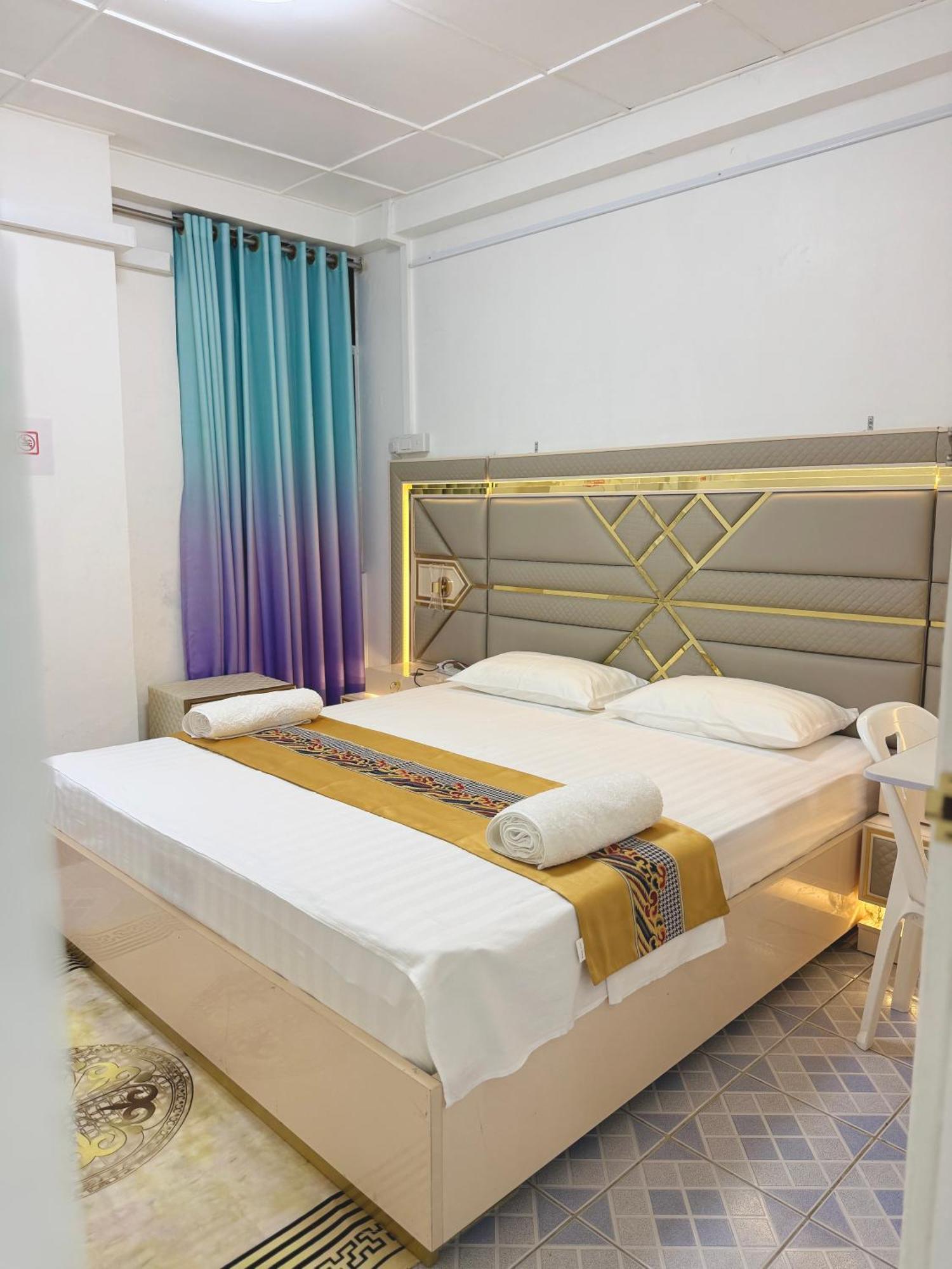 Ontrack Travel Apartment Мале Екстериор снимка